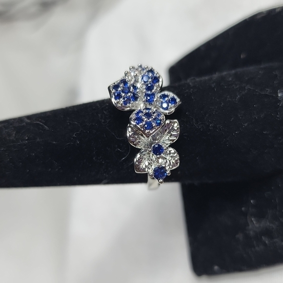 🎄NWOT STERLING SILVER FLORAL RING🎄 - Picture 2 of 6